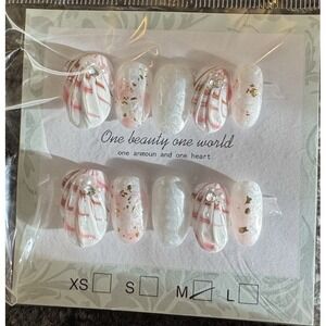 Pink Accent And White Shell‎ With Pearl Effect For A Elegant Look